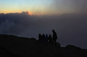 AlanaTraceyRinjaniCraterEdge