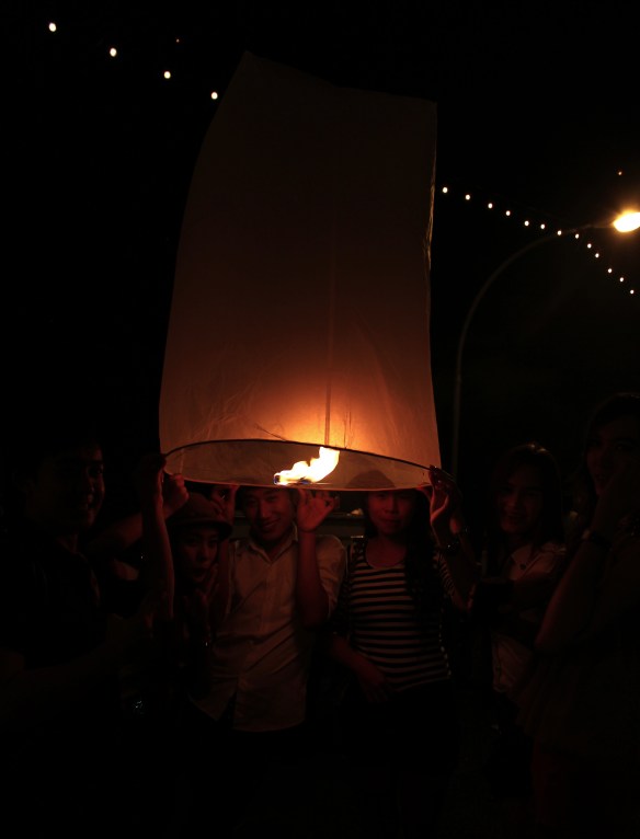 AlanaTraceyLoyKrathongBalloon