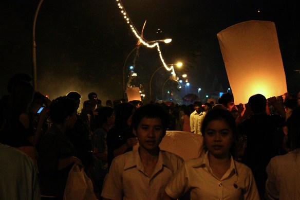 AlanaTraceyLoyKrathongBridge