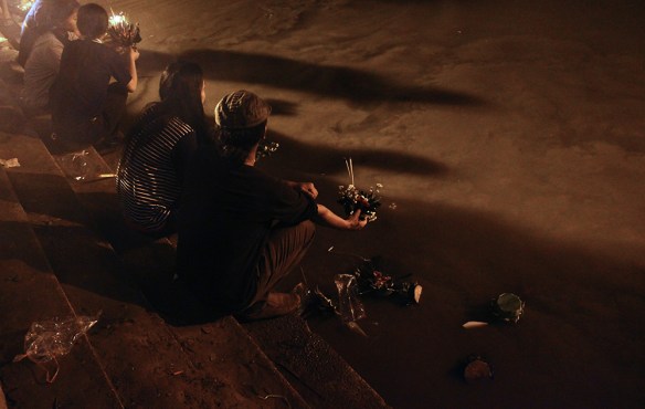 AlanaTraceyLoyKrathongOffering