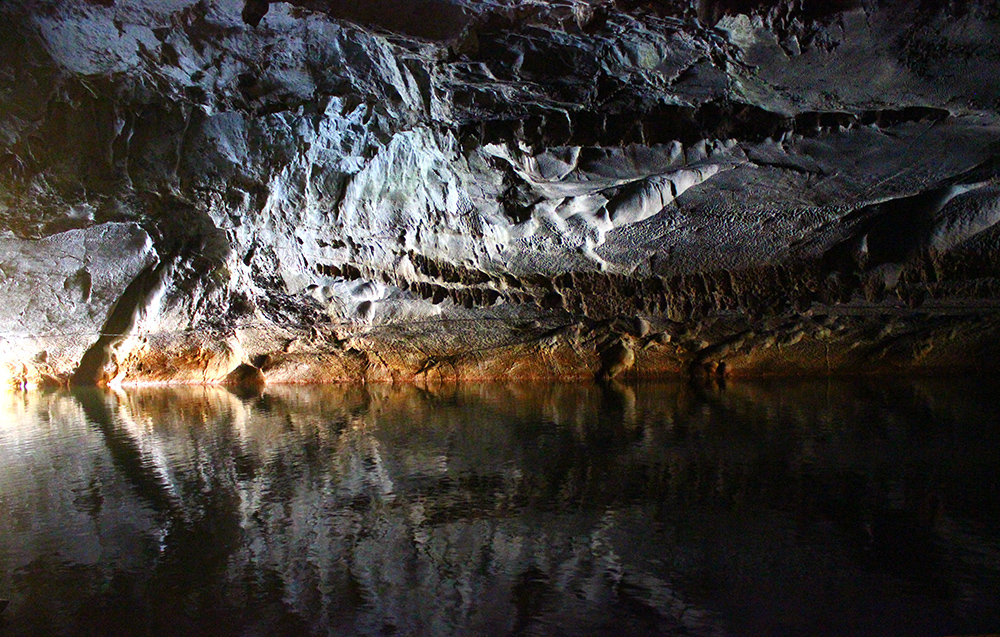 AlanaTraceyKongLoMirror